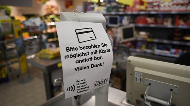 Bargeldloser Zahlungsverkehr in Deutschland und Europa auf dem Prüfstand / Cashless payment transactions put to the test in Germany and Europe